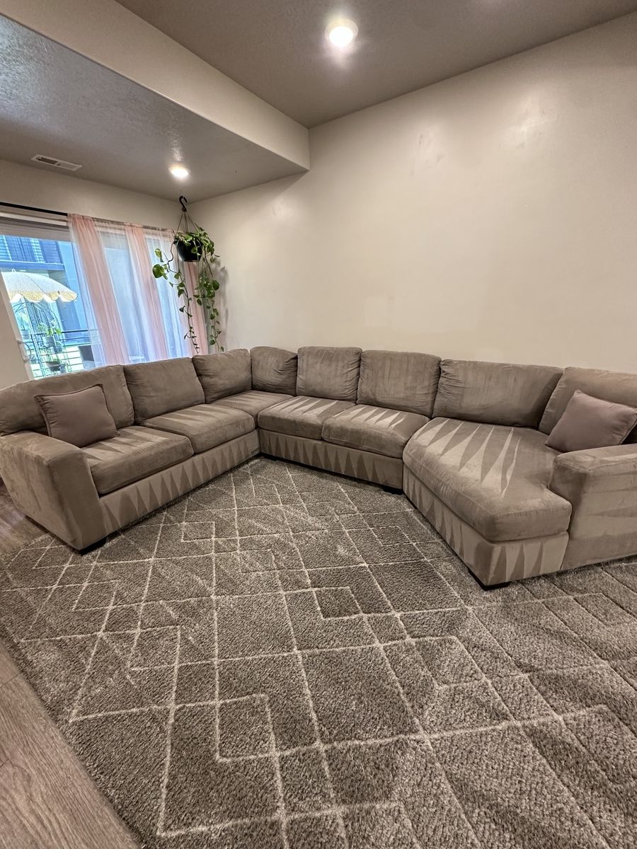 Oversized Sectional Couch w/ Cuddler Corner