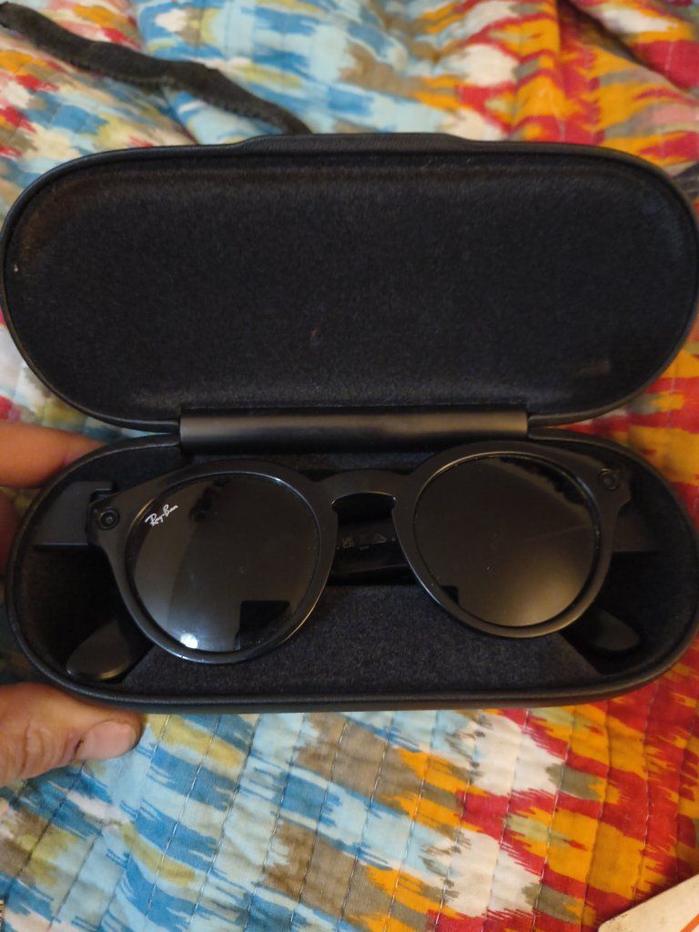 Ray-Bans Smart Glasses