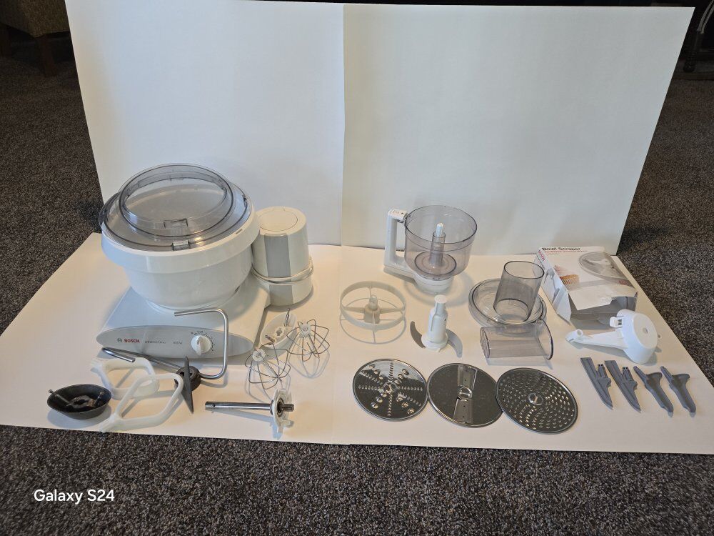 BOSH Universal Plus 800W Mixer