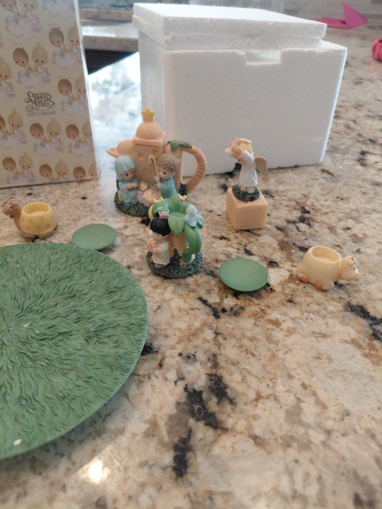 Vintage 1998 Precious Moments Nativity Figurine Set with Original Box