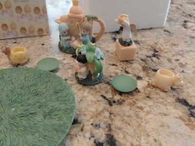Vintage 1998 Precious Moments Nativity Figurine Set with Original Box