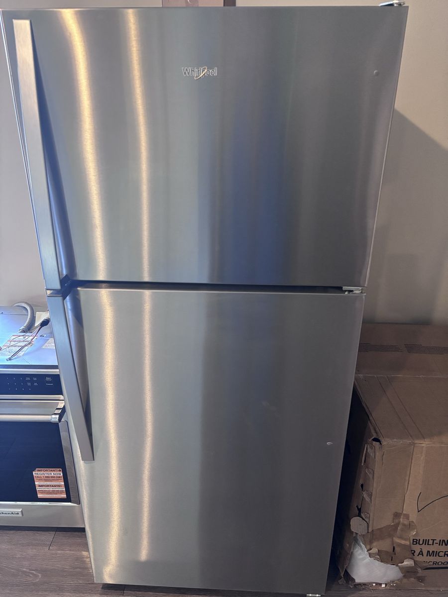 New whirlpool 18cu.ft top freezer refrigerator