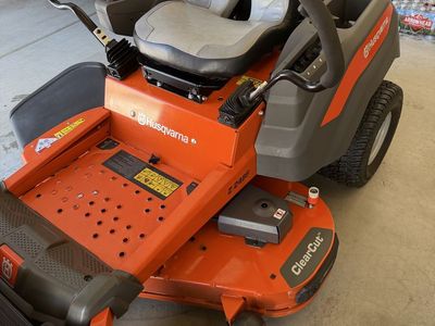Husqvarna Z248 Zero clearance Lawn Mower