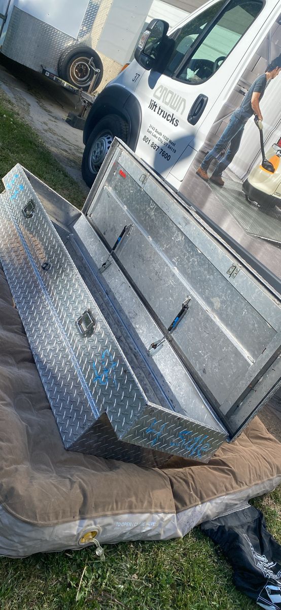 Diamond Plate Aluminum Truck Bed Tool Box - Weather Resistant Storage x a truck Silverado
