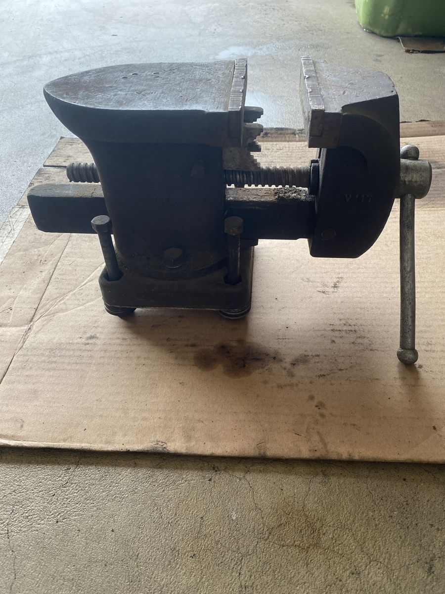 Heavy vintage bench vise 