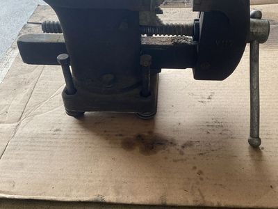 Heavy vintage bench vise