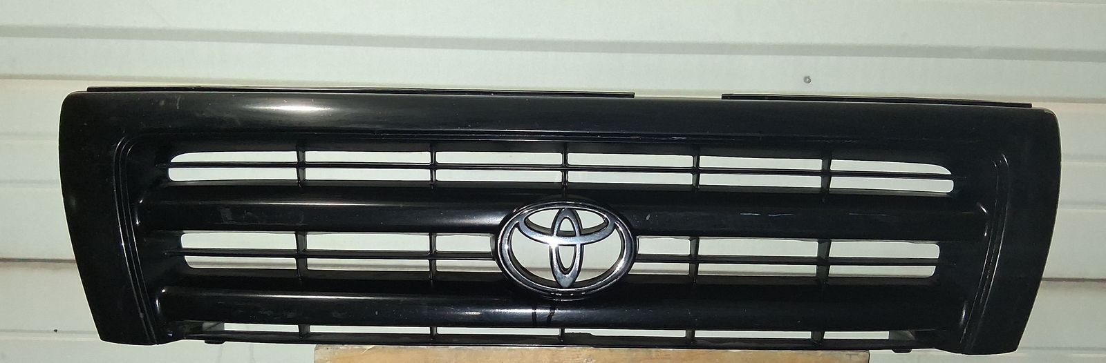 Toyota Tacoma front grill 98 -2000
