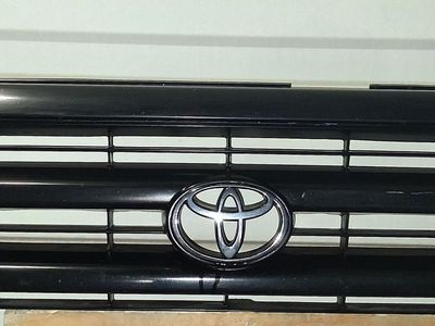Toyota Tacoma front grill 98 -2000