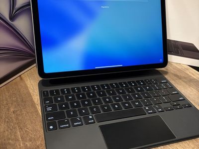 Ipad Air M3 W/ Magic Keyboard