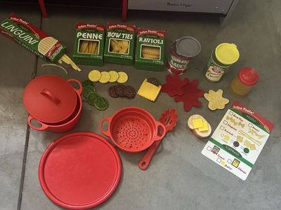 Melissa and Doug pasta set
