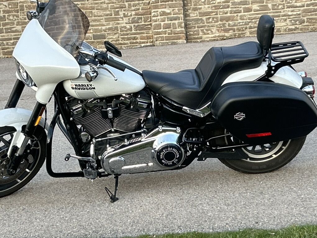 2021 Harley SPORT GLIDE Stage 1 Only 3600 Miles !