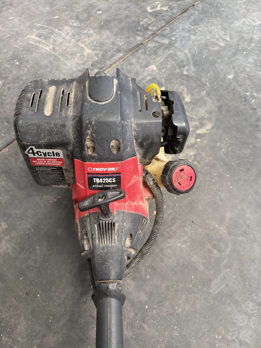 Troy-Bilt TB425CS 4-Cycle String Trimmer / Edger