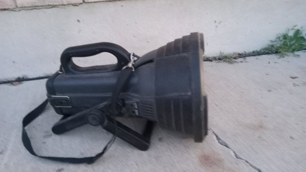 Cyclops Huge Work Light Flashlight 15 Million Candle Power