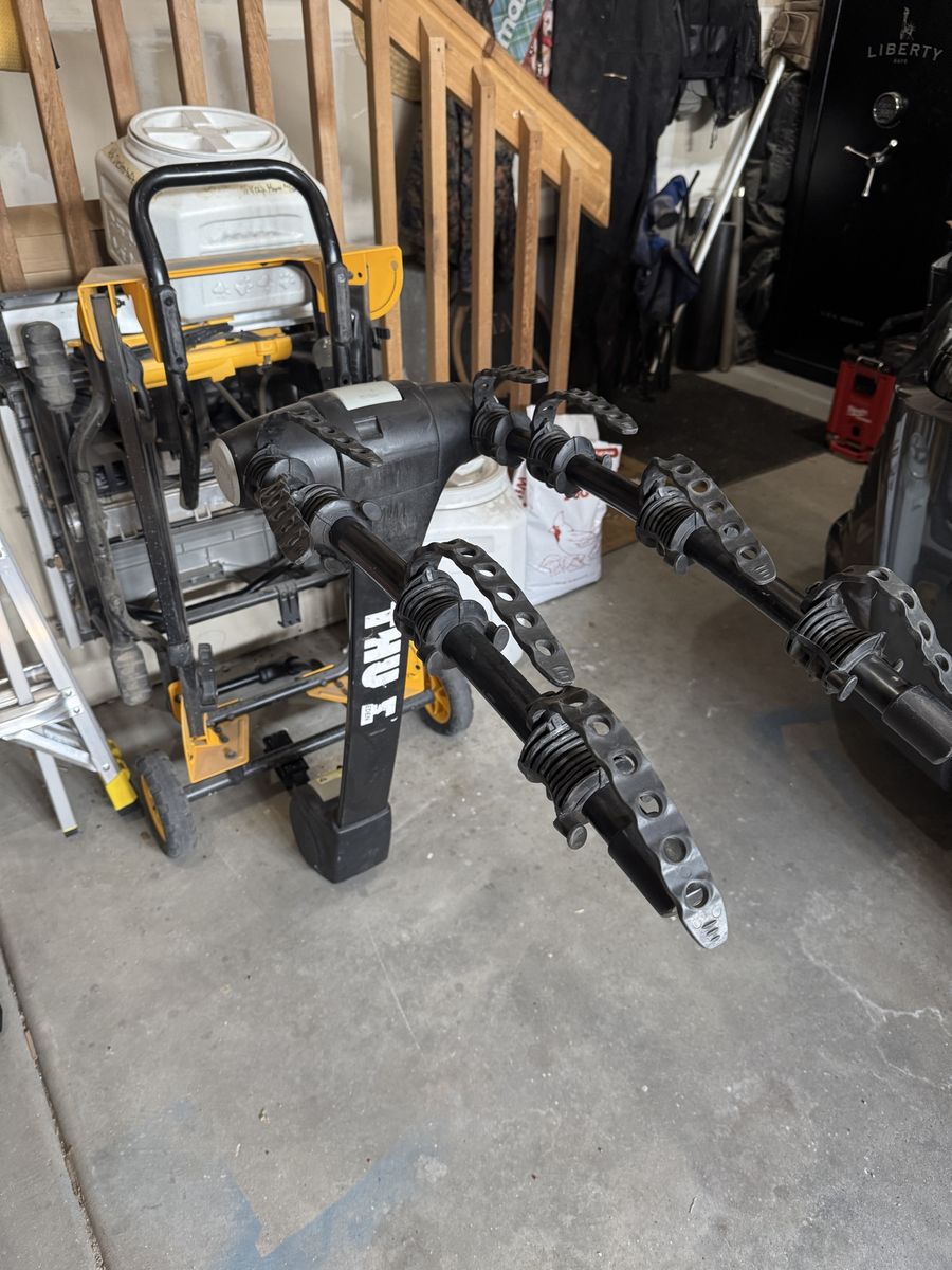 Thule Apex XT 4 bike carrier with ski/ snowboard tram.