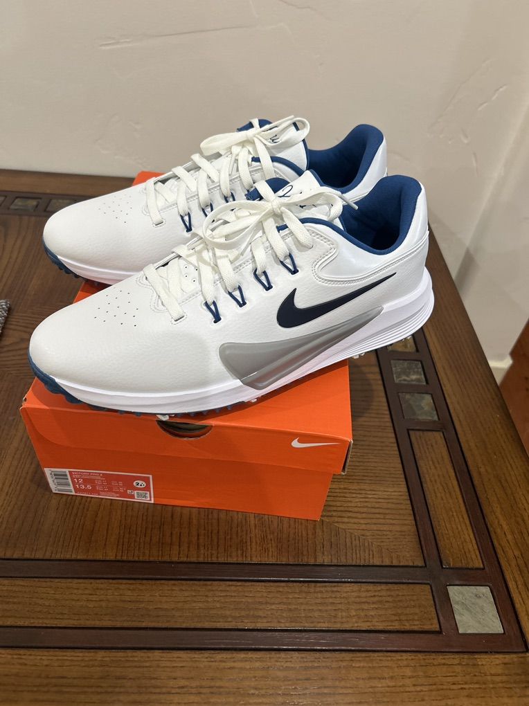 Brand New Nike Golf Shoes size 12