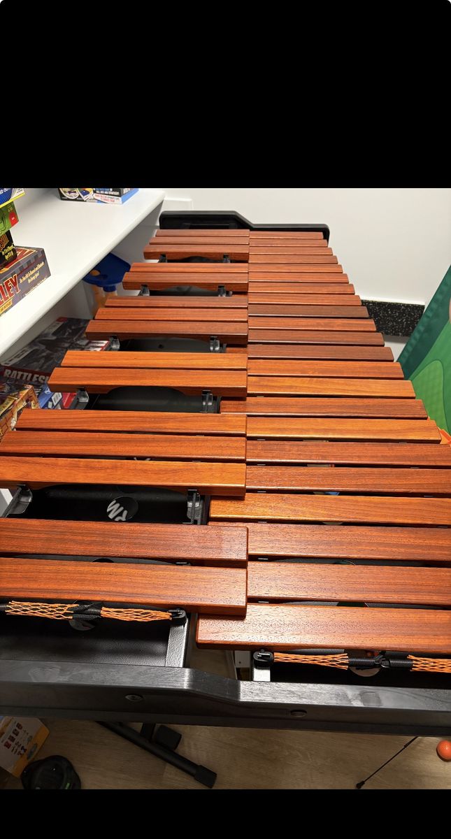 Beautiful ln marimba with cover