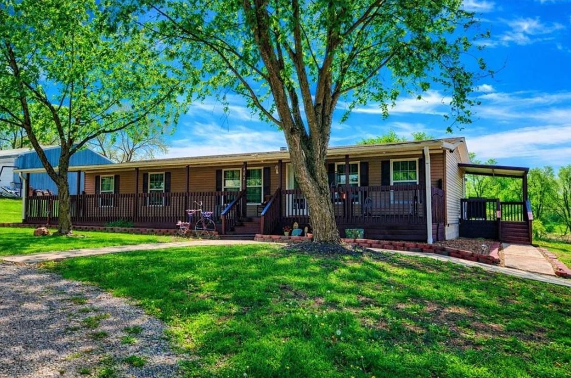 4 Bed/2 Bath just on the edge of town! 402 W Corrine Street, Gallatin, MO