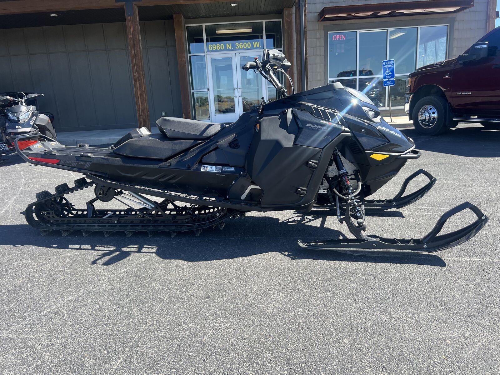 2024 Ski-doo Summit Edge 600 86 Miles.
