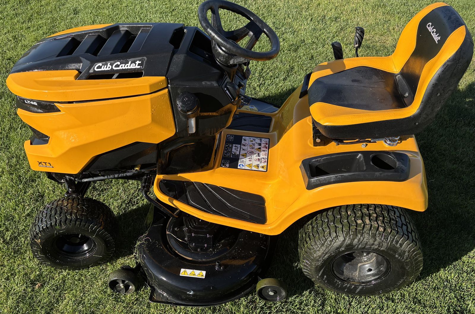 Cub Cadet XT1 LT46 lawn tractor / Mower