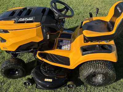 Cub Cadet XT1 LT46 lawn tractor / Mower