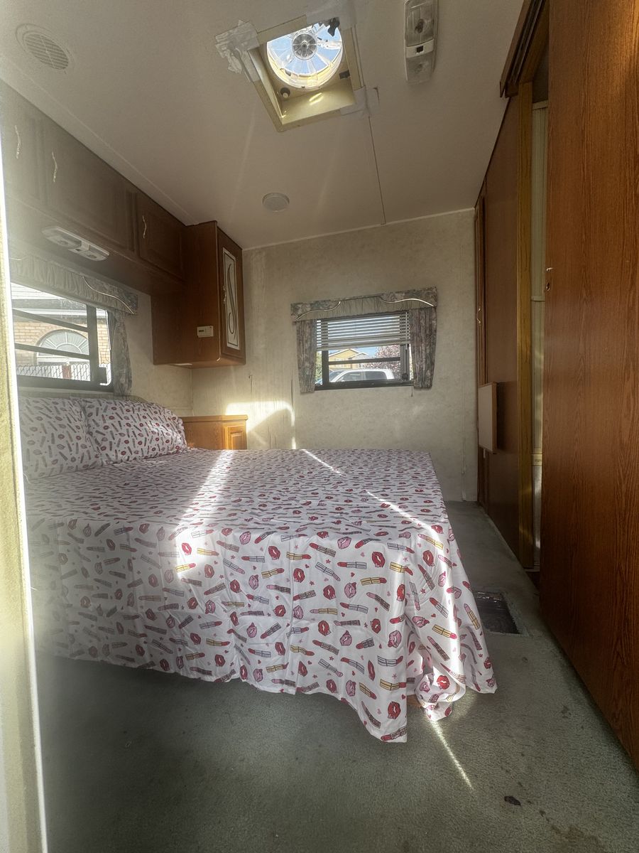 1997 LUMASCAPE CAMPING TRAILER