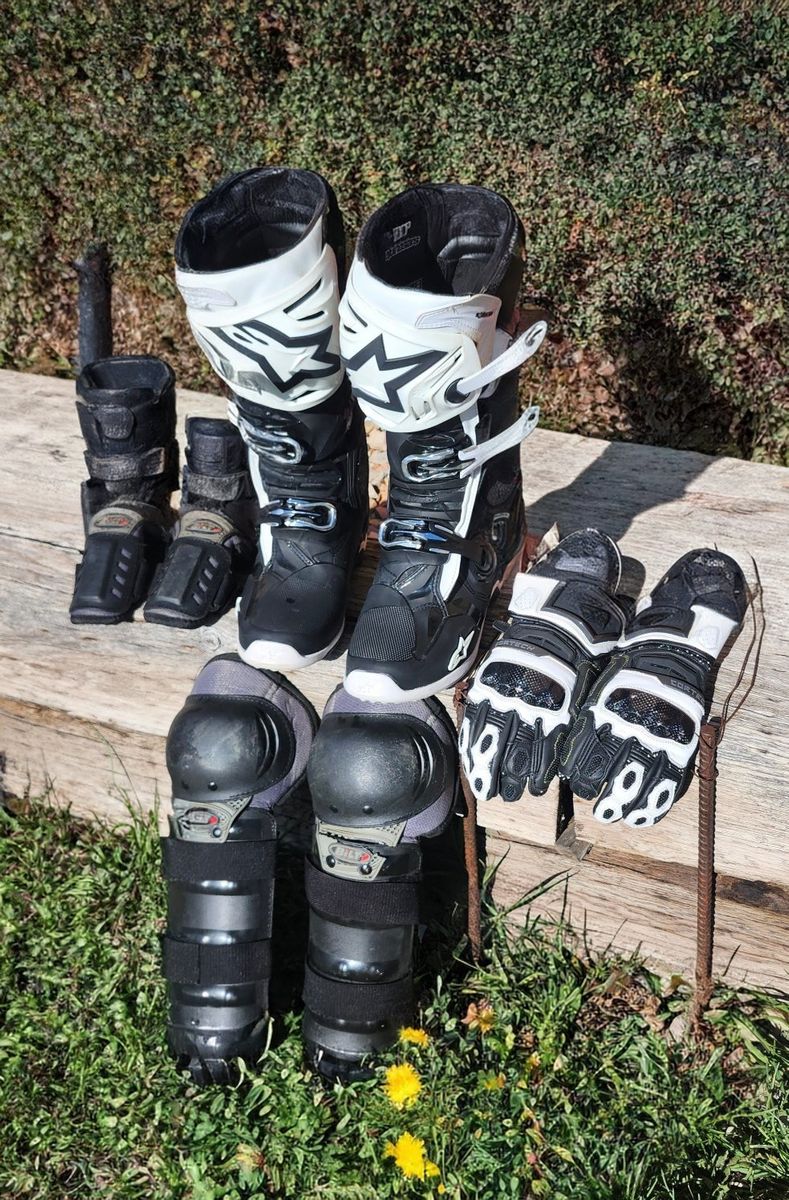 Alpinestars Tech 10 boots starter pack