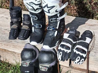 Alpinestars Tech 10 boots starter pack