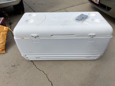 Igloo Large White Cooler Ice Chest