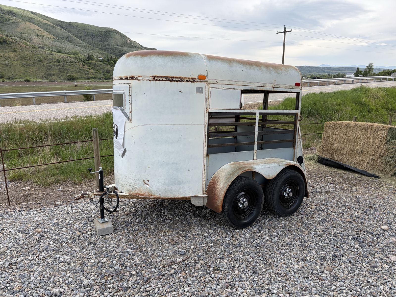 1979 TWO HORSE STOCK TRAILER
