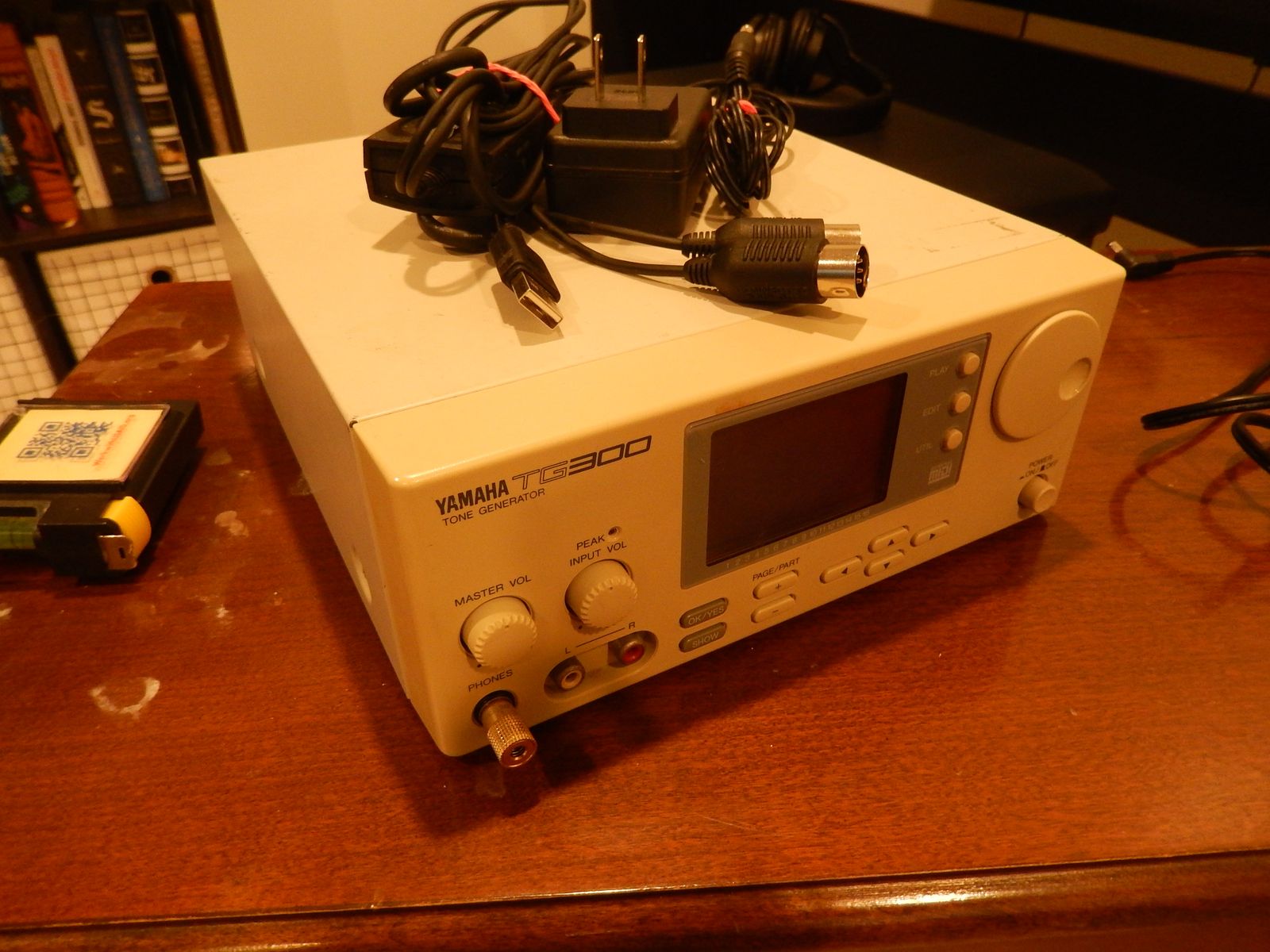 Yamaha TG300 synthesizer w/ power supply & usb midi interface