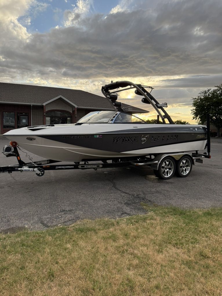2011 Malibu 23 LSV Wakesetter