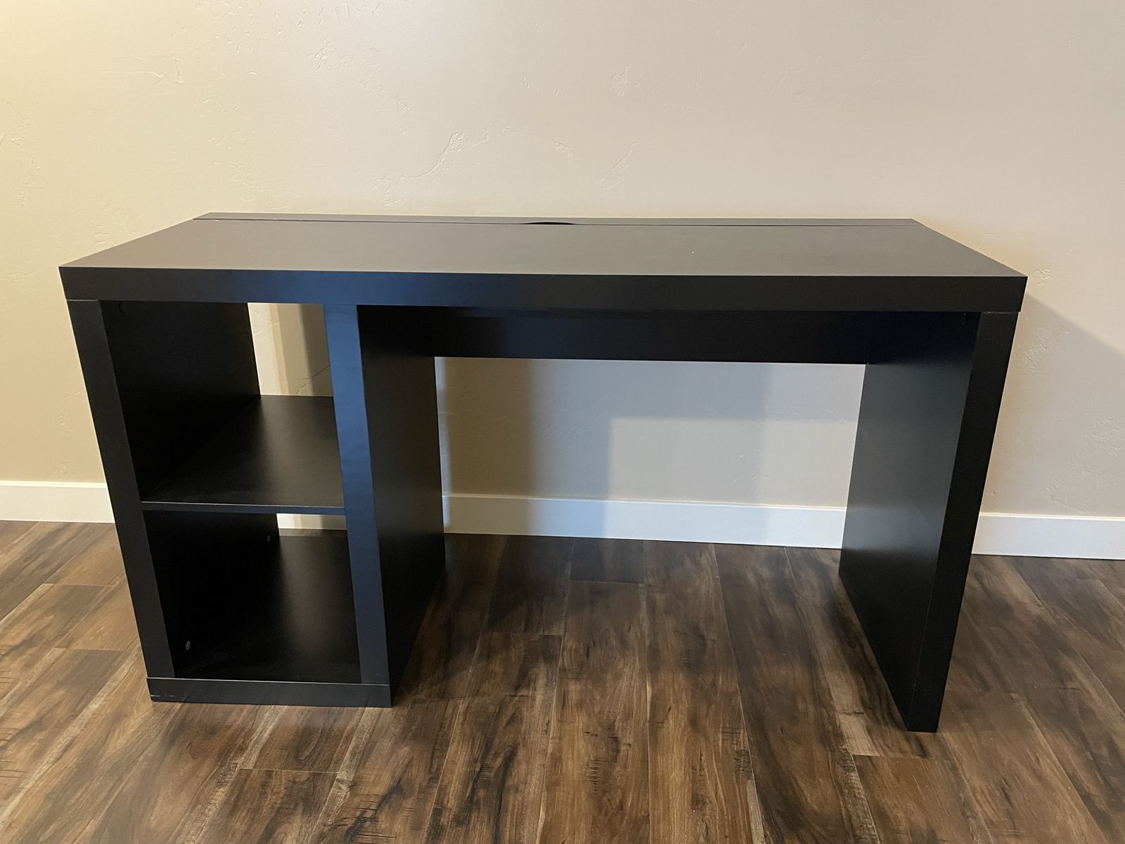 Black Desk