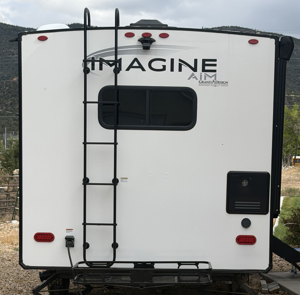 Main image 3