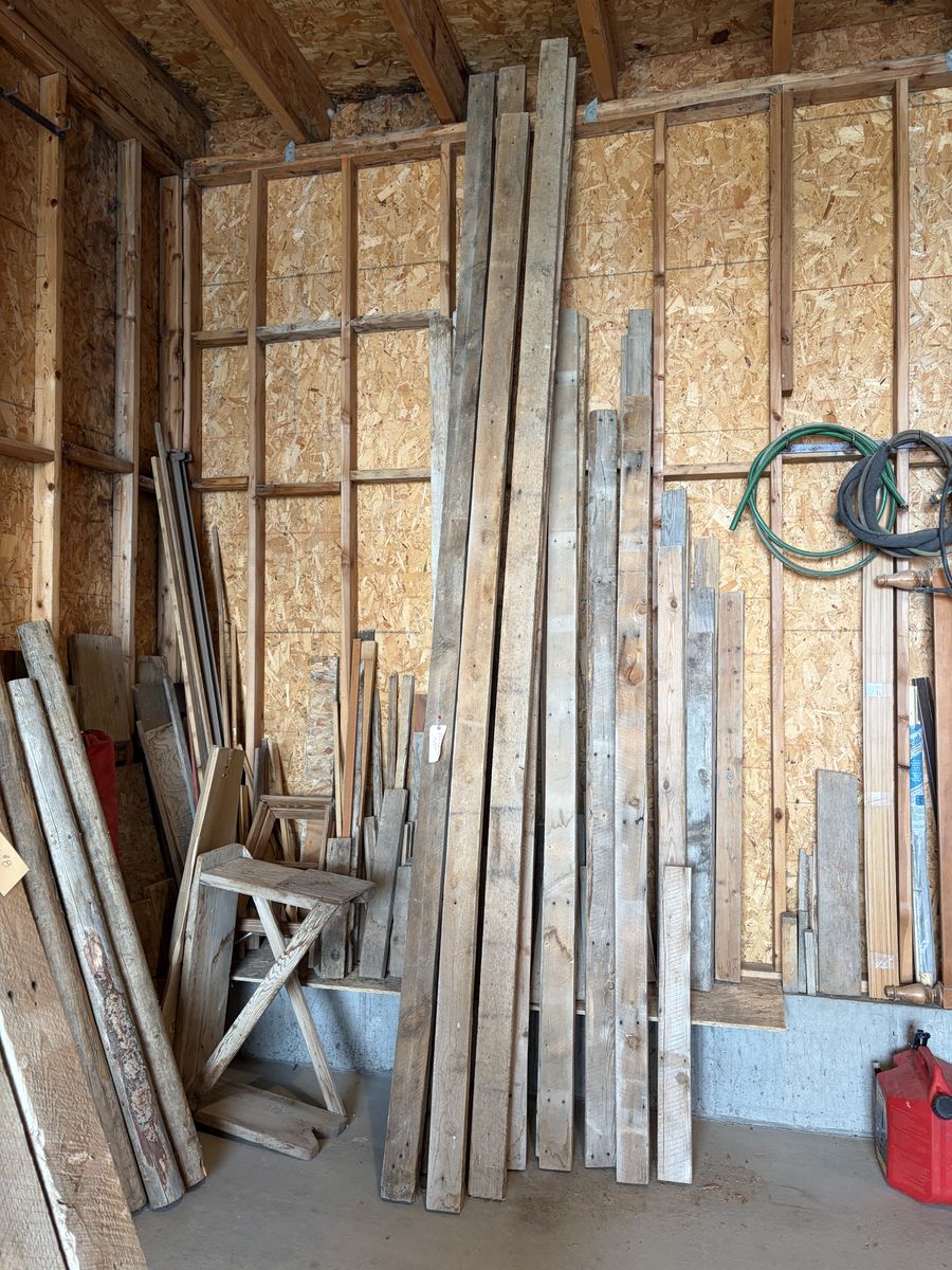 ROUGH CUT LUMBER, REGULAR CUT, 4" POSTS AND PARTICLE BOARD