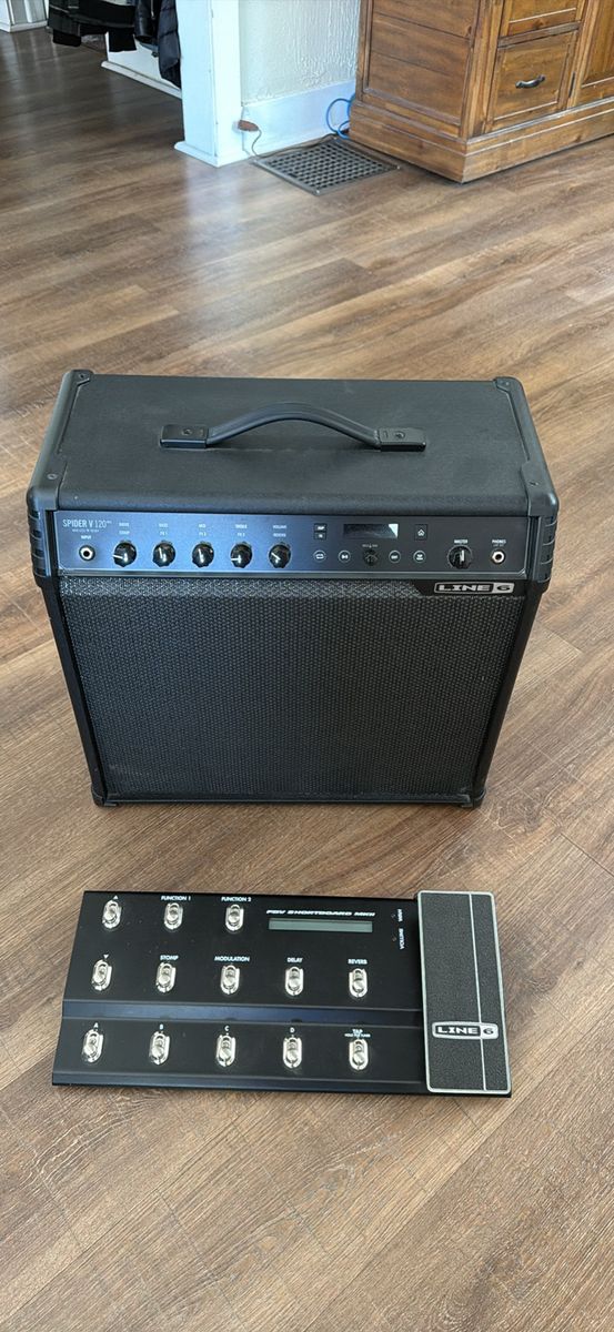 Line 6 Spider V 120 MkII 120W Guitar Amp w/ FBV Shortboard MkII Foot Controller