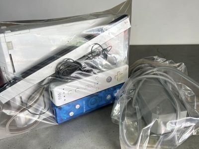 Nintendo Wii Console Bundle with Controllers and Cables