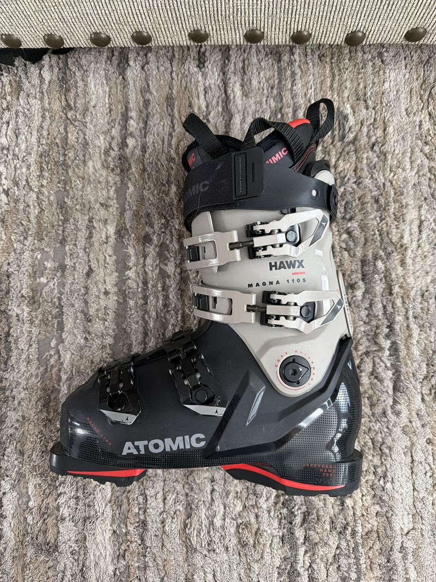 Used Atomic Hawx Magna 110 S Ski Boots Size 25-25.5
