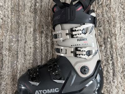 Used Atomic Hawx Magna 110 S Ski Boots Size 25-25.5