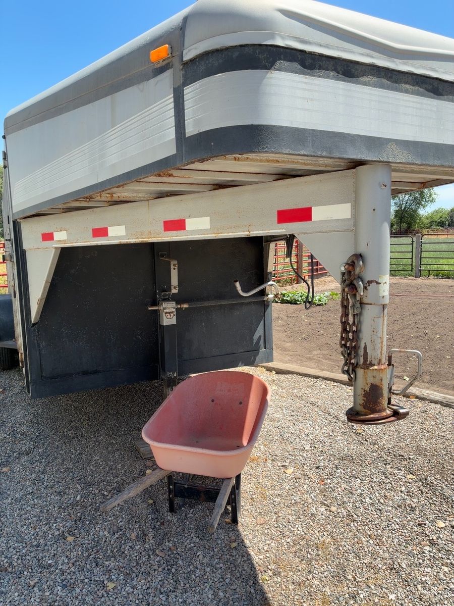1998 Featherlite 6’8” × 18’ Steel Gooseneck Stock Trailer