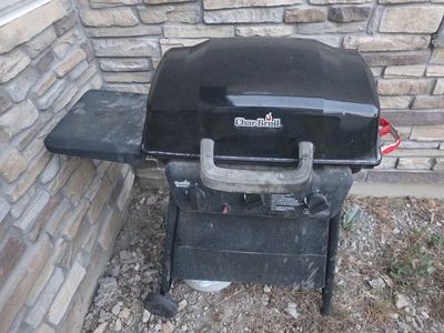 Char-broil quickset & Backyard grill (5 burner)