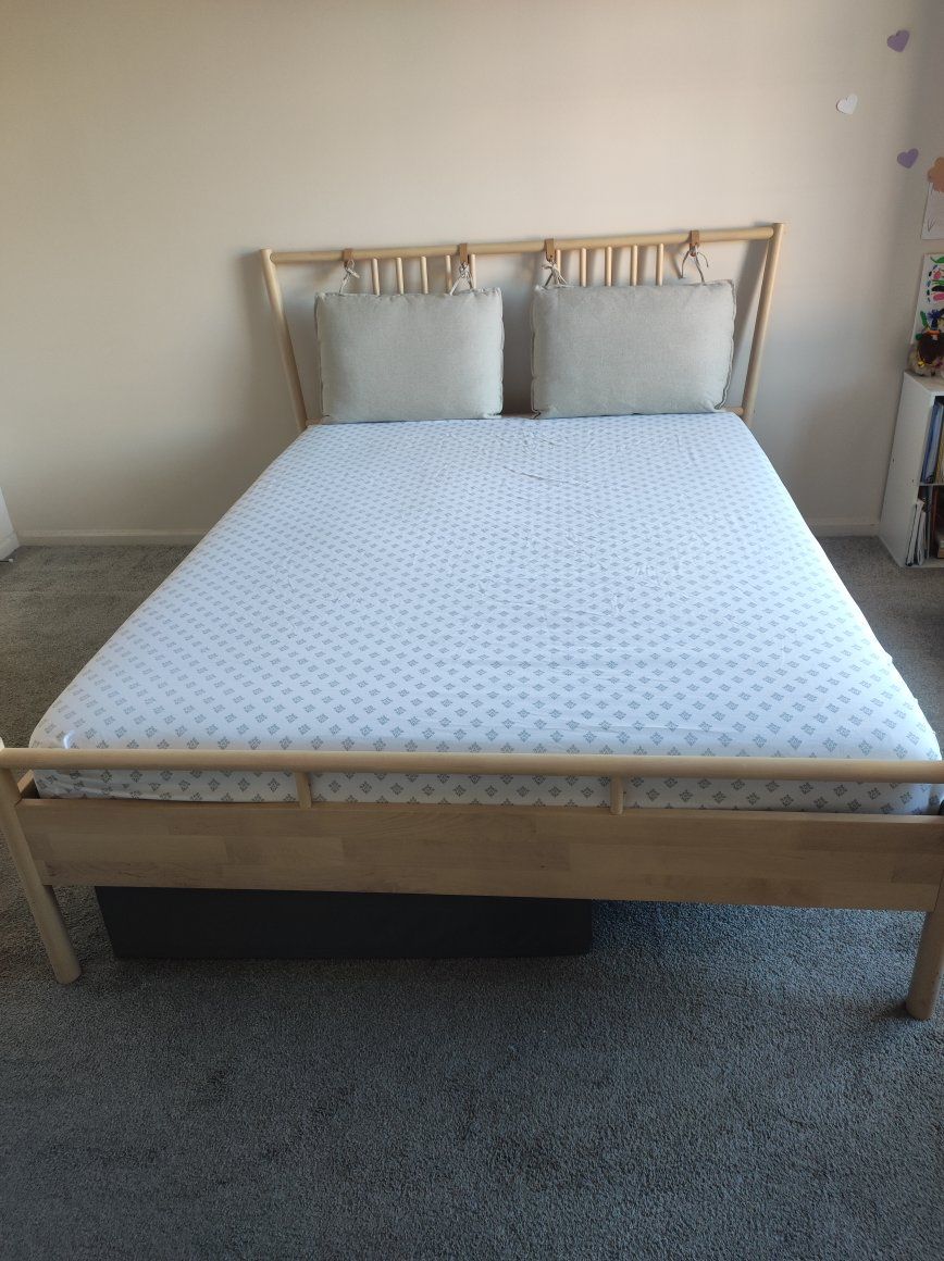 Bed queen size