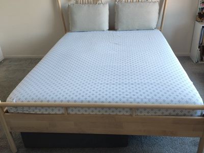Bed queen size