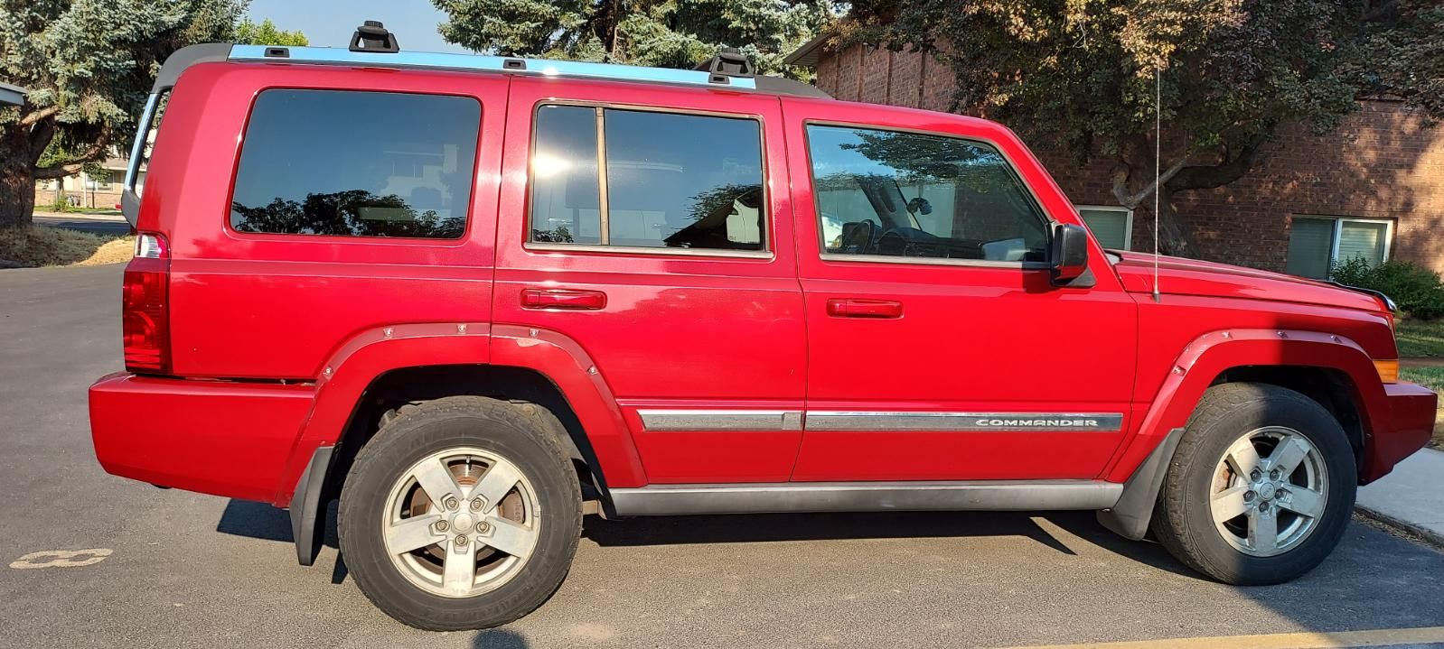 2006 Jeep Commander SUV, Vehicle, Limited Edition, 4WD, for sale by Owner