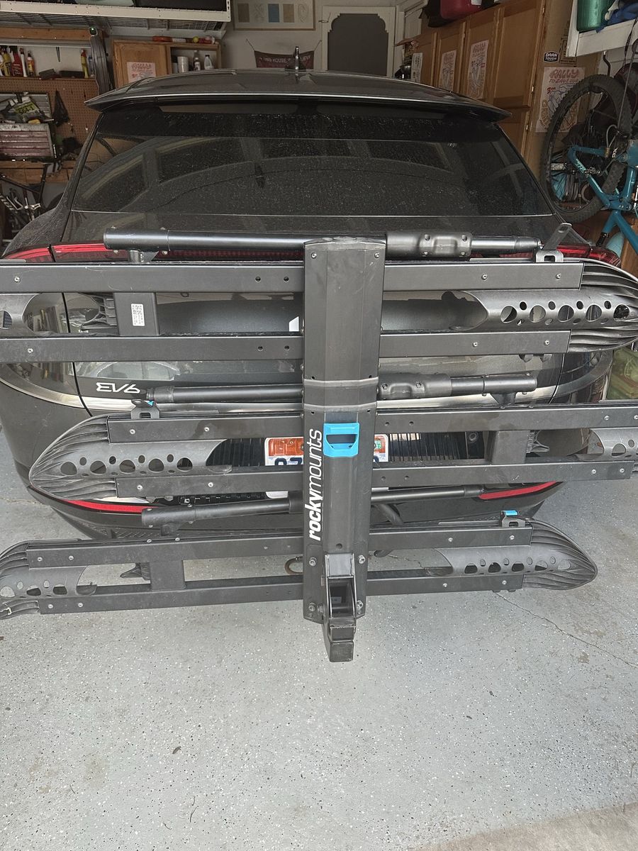 RockyMounts MonoRail 3-Bike Hitch Rack - Black - Holds 3 Bikes