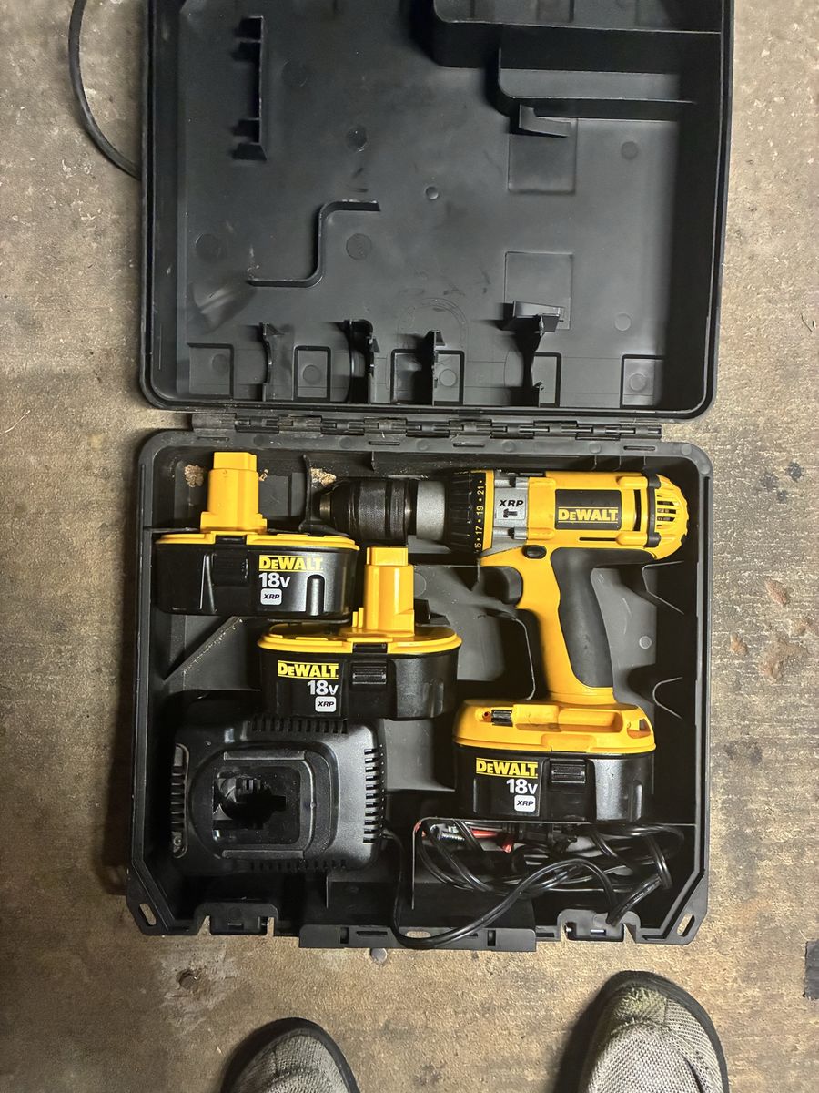 DeWalt XRP 18 v drill w/3 batteries