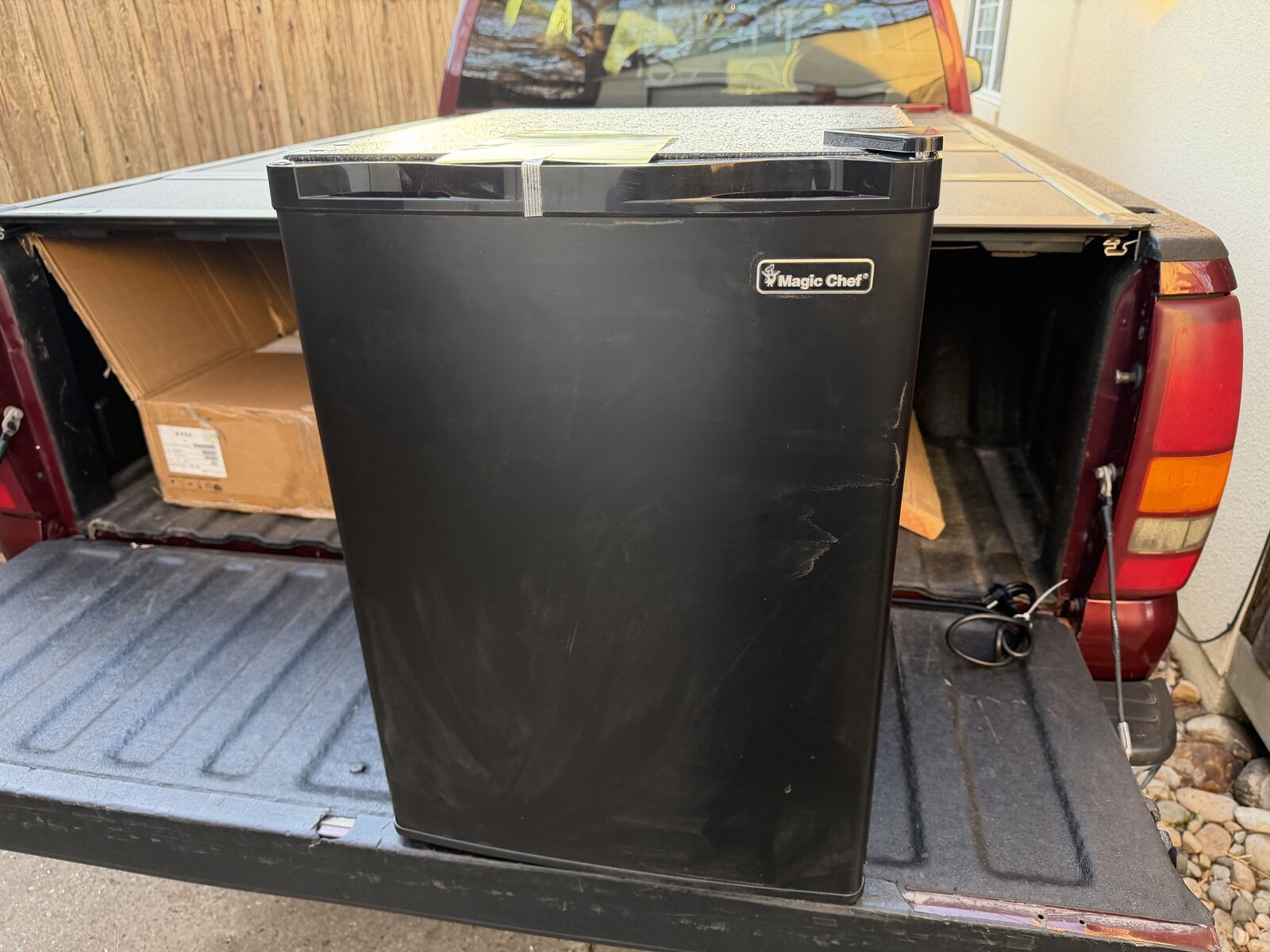 Magic Chef 2.6 cu ft Mini Fridge — Black, No Freezer