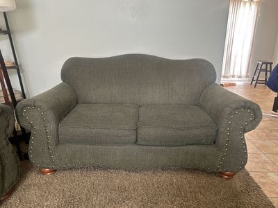 2 couches, smoke free home
