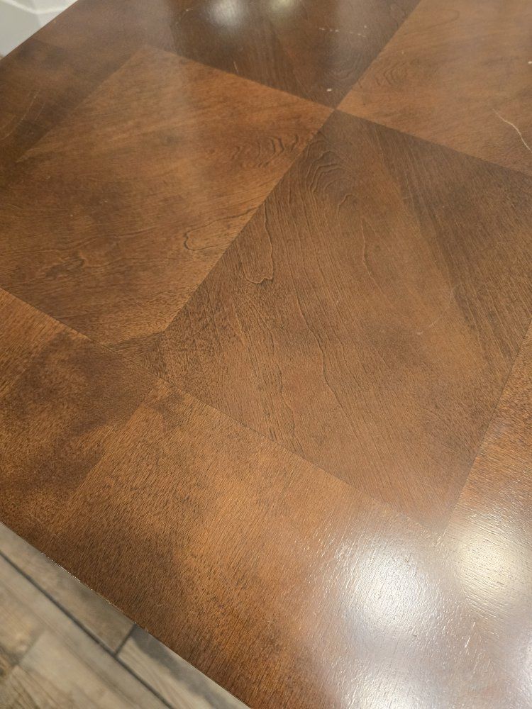 Dark Wood End Table/ coffee table