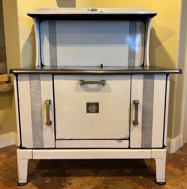 Estate Heatrola cast iron Range (antique)