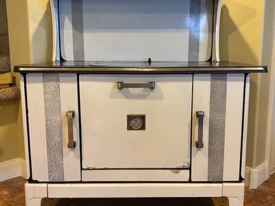 Estate Heatrola cast iron Range (antique)